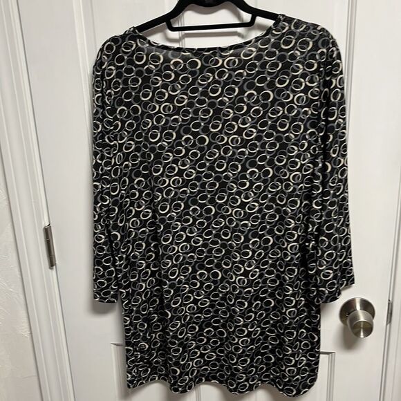 Susan Lawrence 3/4 sleeve top size 2X. - Picture 9 of 11